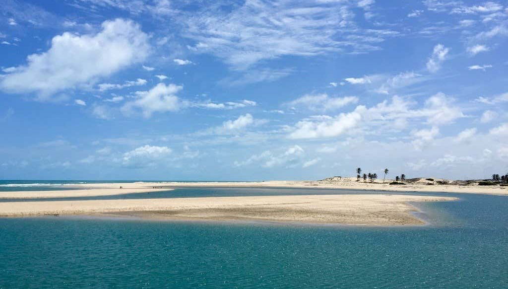 Acque cristalline della spiaggia di Águas Belas